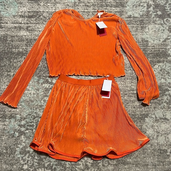 Q2 Pants - Q2 Satin Pleated Scort and Mid Drift Long Sleeve